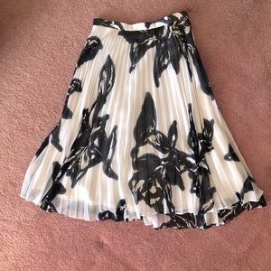 Beautiful flowy pleated skirt  (butterfly print)